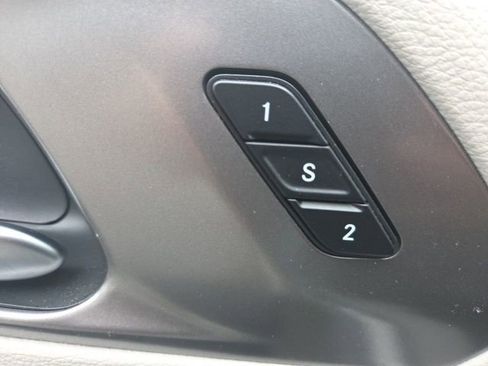 Used 2023 Chrysler Pacifica Touring-L image 30