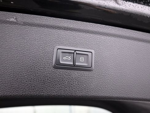 Used 2021 Audi Q5 e Prestige w/ Prestige Package image 41