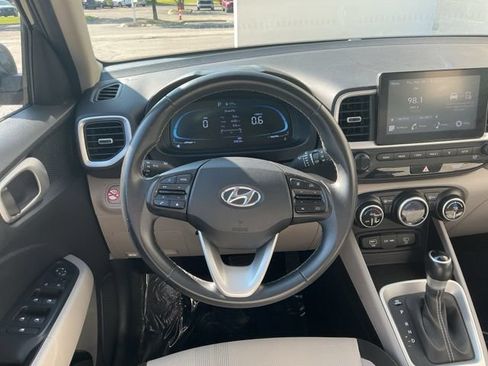 Certified 2024 Hyundai Venue SEL FWD image 18