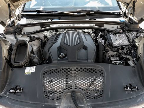 Used 2024 Porsche Macan AWD/4WD image 52