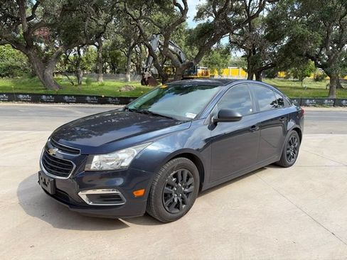 Used 2015 Chevrolet Cruze LS FWD image 1