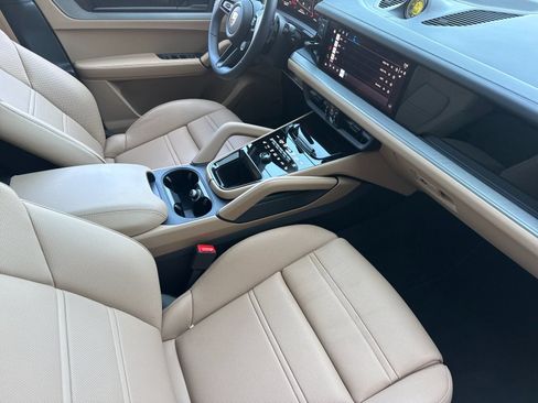 Certified 2026 Porsche Cayenne Coupe AWD/4WD image 17