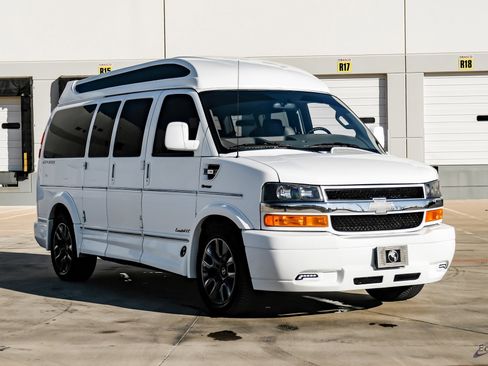 Used 2023 Chevrolet Express 2500 image 19