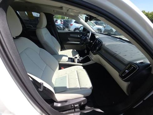 Used 2026 Volvo XC40 B5 Plus AWD/4WD image 11
