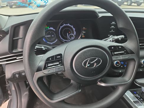 Used 2022 Hyundai Elantra Blue FWD image 10