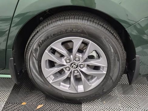 Used 2026 Toyota Sienna XLE image 11