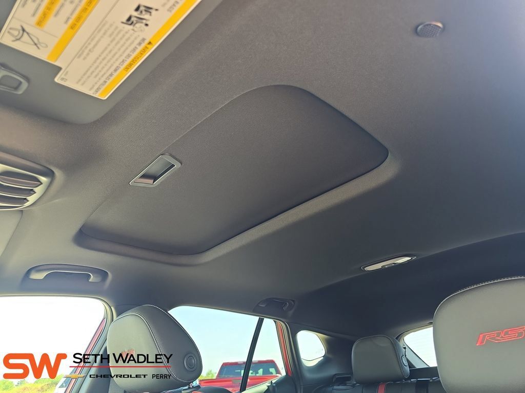 New 2026 Chevrolet Trax RS w/ Sunroof Package FWD image 31