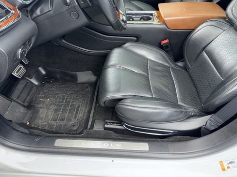 Used 2020 Lincoln Continental Black Label w/ Rear Seat Amenities Package image 32