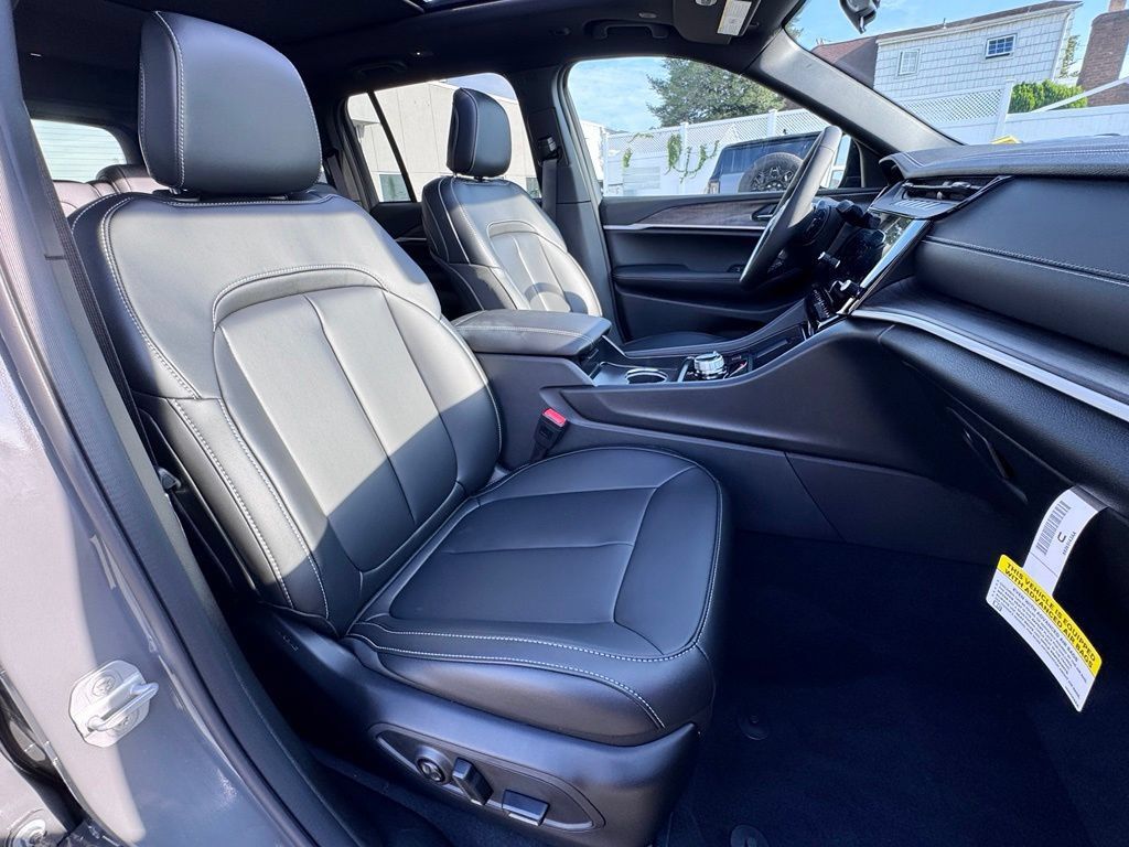 New 2027 Jeep Grand Cherokee Limited AWD/4WD image 19