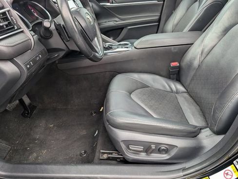 Used 2018 Toyota Camry XSE FWD image 14