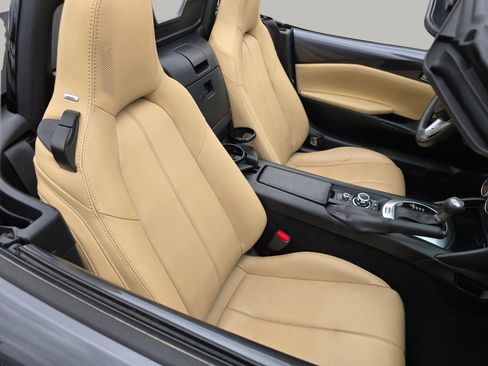 Used 2016 MAZDA MX-5 Miata Grand Touring RWD image 40