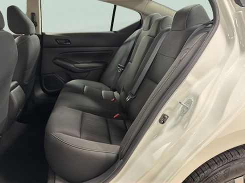 Used 2025 Nissan Altima 2.5 SV FWD image 33