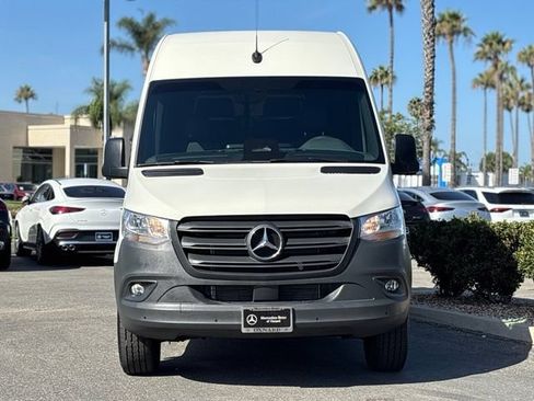 Used 2025 Mercedes-Benz Sprinter 2500 image 10