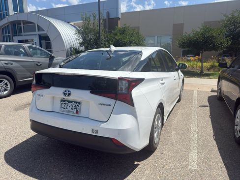 Used 2021 Toyota Prius LE FWD image 4
