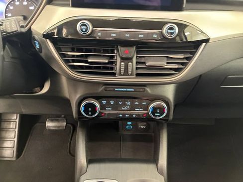 Used 2022 Ford Escape SE w/ Convenience Package FWD image 21