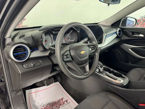 Used 2025 Chevrolet Trax LS FWD image 10