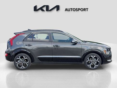 New 2025 Kia Niro EX Touring image 7