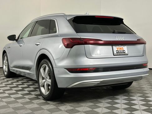 Used 2019 Audi e-tron Premium Plus image 37