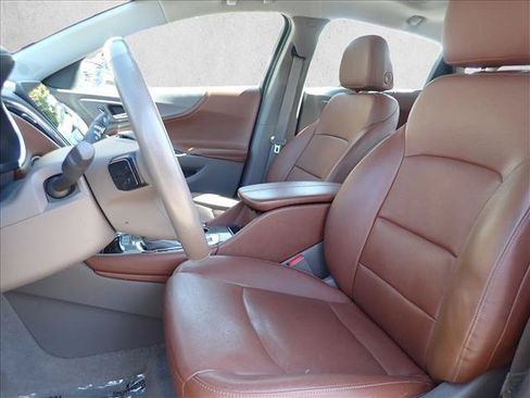 Used 2017 Chevrolet Malibu Premier w/ Premier Sun and Wheel Package FWD image 10