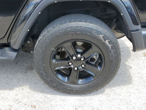 Used 2021 Jeep Wrangler Unlimited Sahara image 6