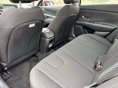 Used 2025 Hyundai Elantra Hybrid FWD image 17