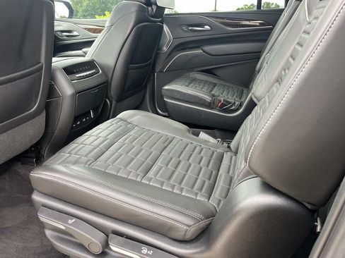 Used 2022 Cadillac Escalade ESV Premium Luxury Platinum AWD/4WD image 21