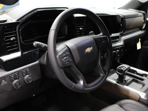 Used 2025 Chevrolet Silverado 1500 High Country w/ High Country Premium Package AWD/4WD image 26