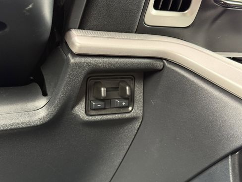 Used 2025 Ford Expedition Active image 25