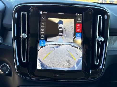 New 2026 Volvo XC40 B5 Ultra w/ Climate Package image 23