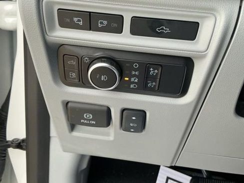 Used 2023 Ford F150 Limited image 24