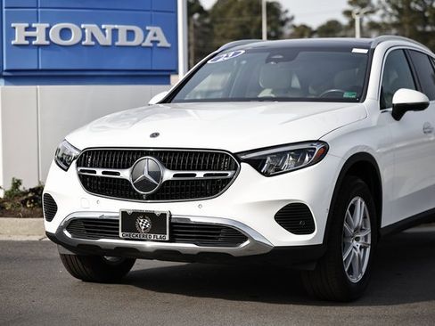 Used 2023 Mercedes-Benz GLC 300 4MATIC image 2