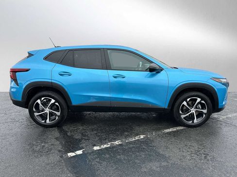 Certified 2025 Chevrolet Trax RS w/ Sunroof Package image 8