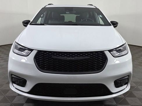 New 2025 Chrysler Pacifica Select w/ Fav Edition Package image 2