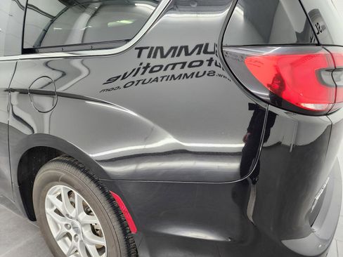 Used 2024 Chrysler Pacifica Touring-L image 30