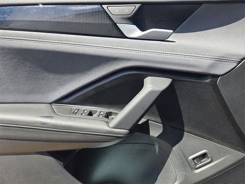 New 2025 Volkswagen Tiguan SE image 19