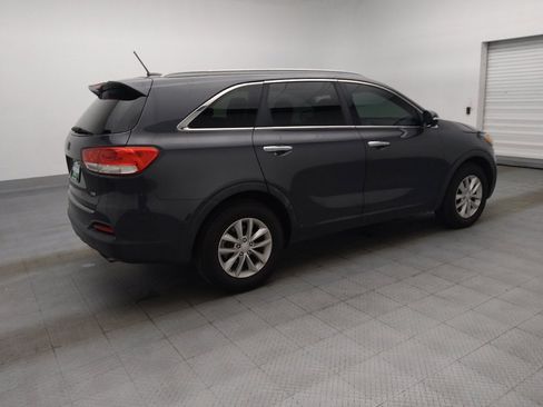 Used 2017 Kia Sorento FWD image 10