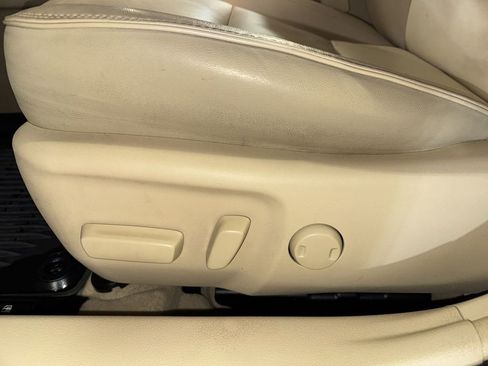 Used 2016 Toyota Camry XLE image 17