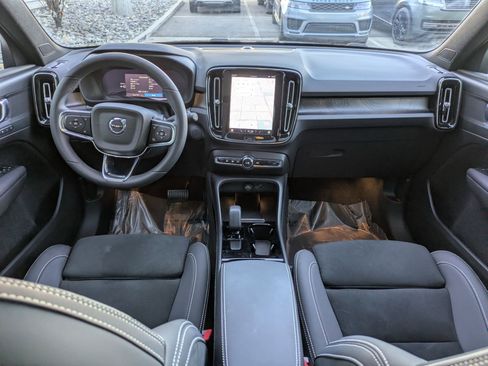 Certified 2023 Volvo XC40 Recharge Plus image 26