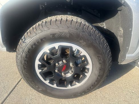 Used 2025 Toyota Tacoma SR5 image 10