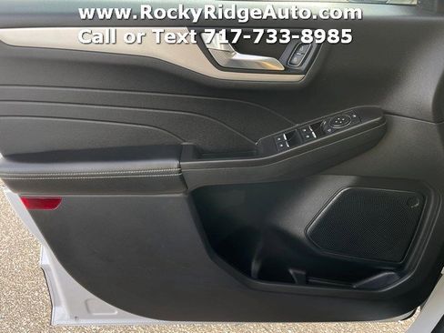 Used 2021 Ford Escape SE image 32