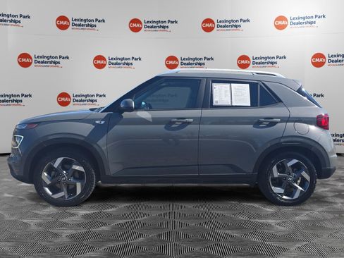 Certified 2021 Hyundai Venue SEL w/ Premium Package image 4
