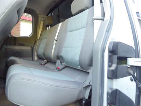 Used 2005 Nissan Titan SE RWD image 29