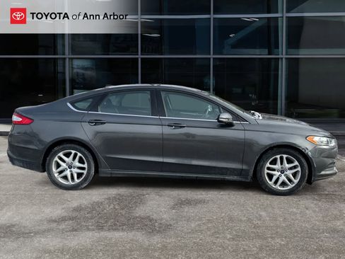 Used 2016 Ford Fusion SE image 10