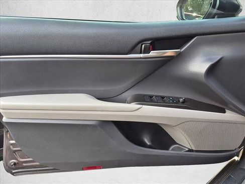 Used 2021 Toyota Camry SE FWD image 13