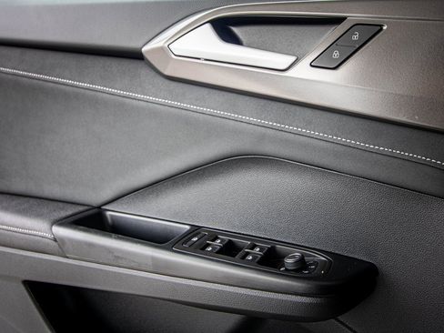 New 2026 Volkswagen Taos SE image 27