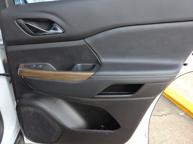 Used 2023 GMC Acadia SLE FWD image 19