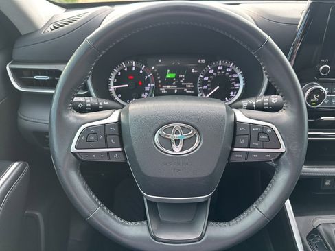 Certified 2023 Toyota Highlander XLE image 12