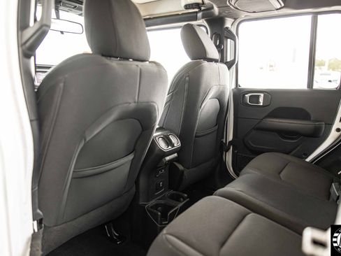 Used 2019 Jeep Wrangler Unlimited Sahara w/ Safety Group image 32