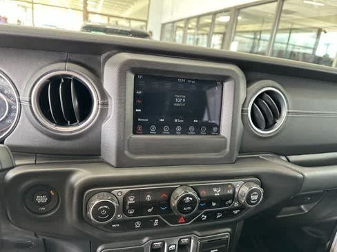 Used 2018 Jeep Wrangler Unlimited Sahara w/ Cold Weather Group AWD/4WD image 7