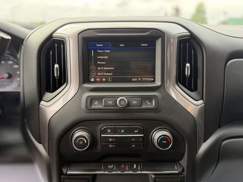 Used 2020 Chevrolet Silverado 1500 Custom w/ Custom Value Package AWD/4WD image 11